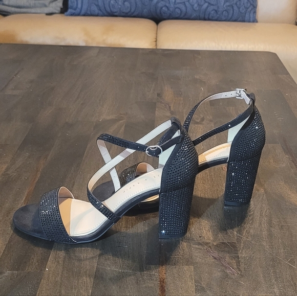 Kelly & Katie Black Women's Sandals - Picture 5 of 7